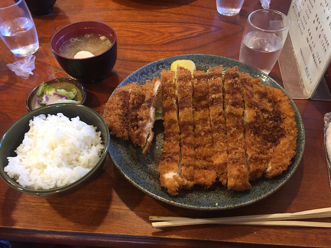 茶の間のチキンカツ、定食セット