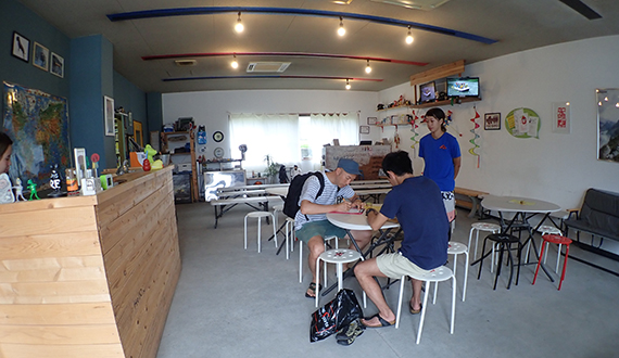 書類記入の様子