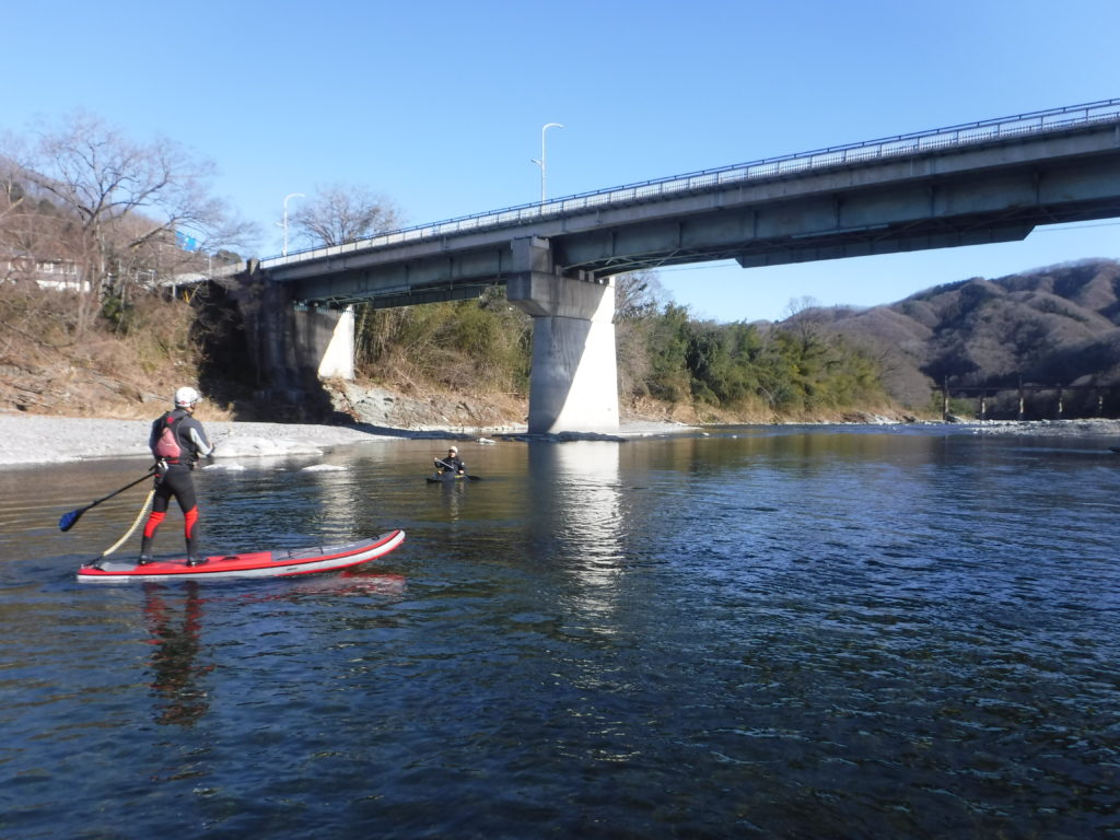 SUPで川を下る