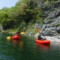 パックラフト瀞場を漕ぐ画