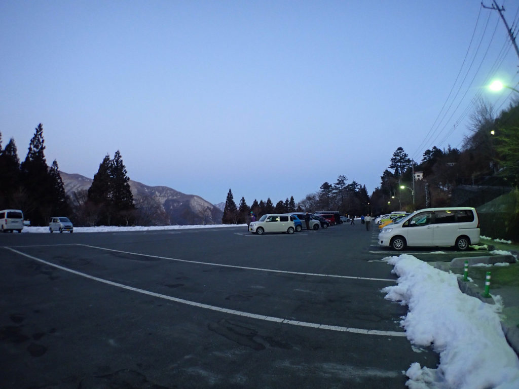 三峯神社駐車場